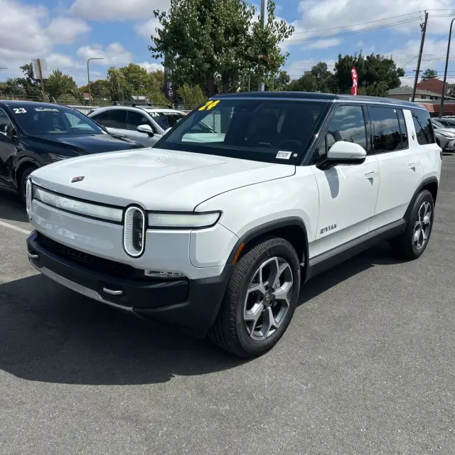 2024 Rivian R1S Adventure Dual-Motor