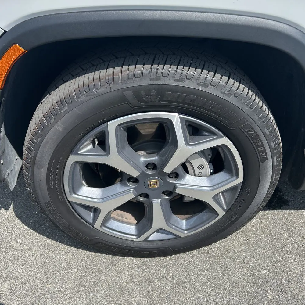 2024 Rivian R1S Adventure Dual-Motor