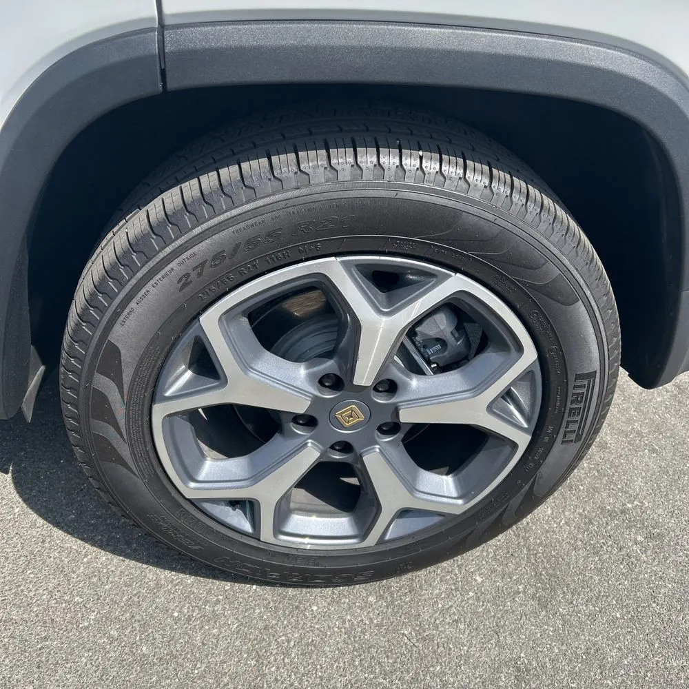 2024 Rivian R1S Adventure Dual-Motor