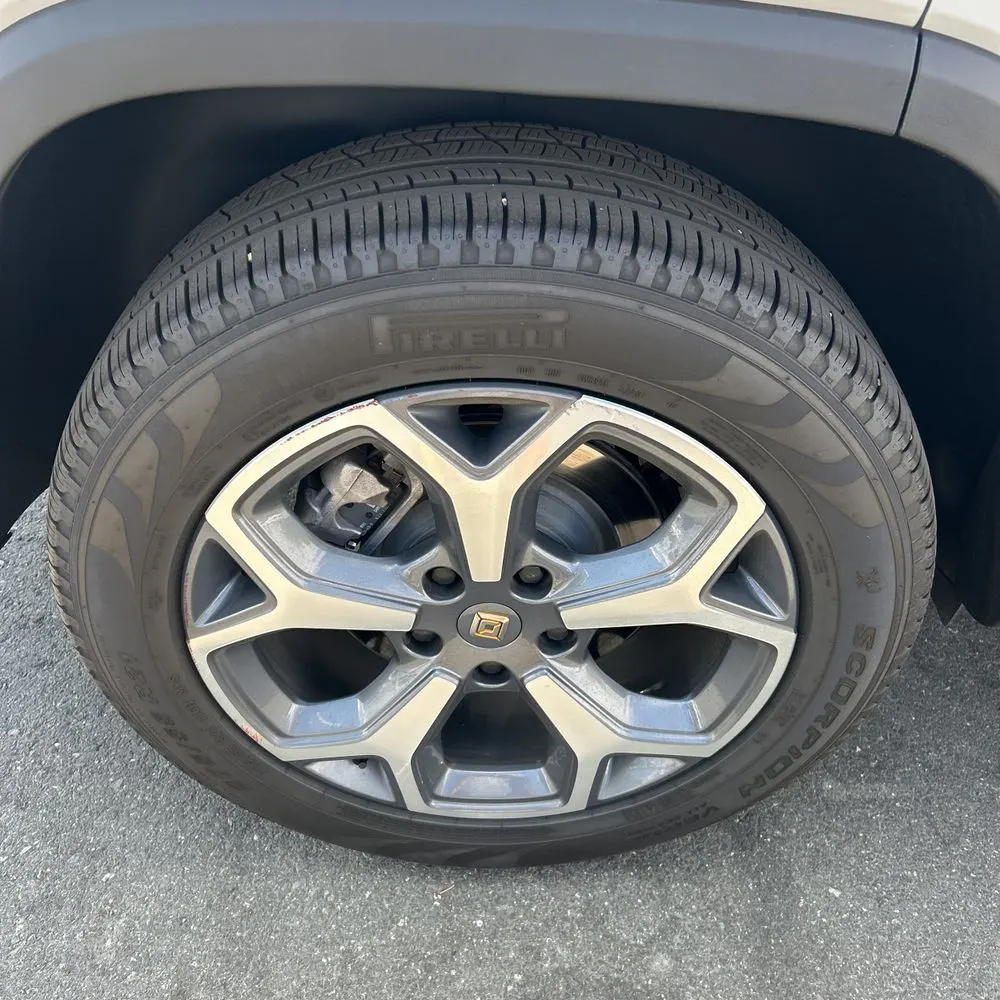 2024 Rivian R1S Adventure Dual-Motor