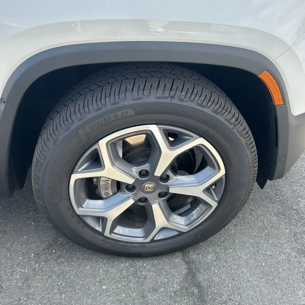 2024 Rivian R1S Adventure Dual-Motor