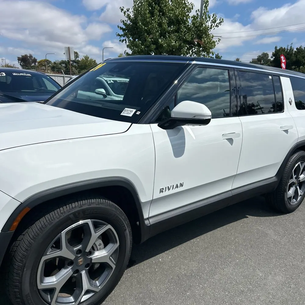 2024 Rivian R1S Adventure Dual-Motor