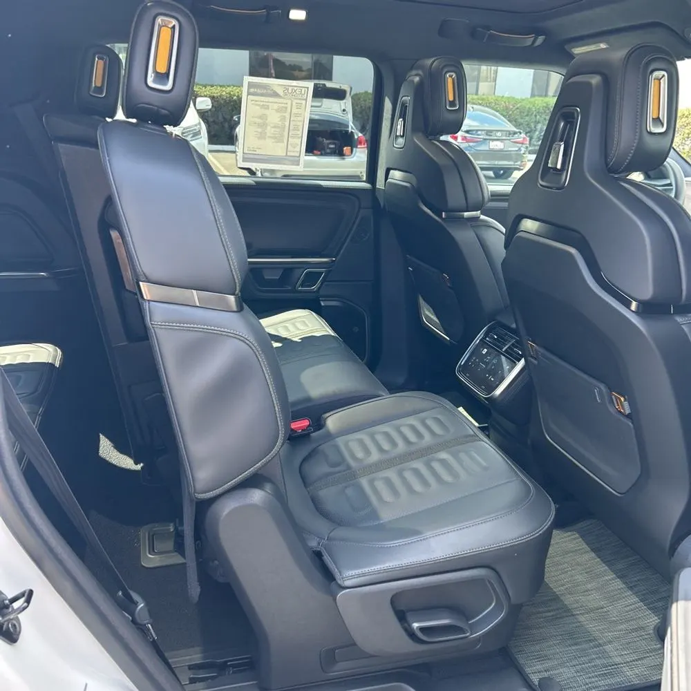 2024 Rivian R1S Adventure Dual-Motor