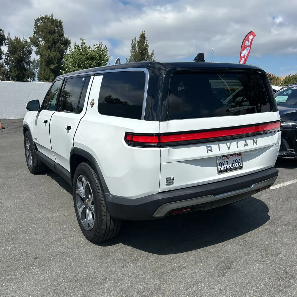 2024 Rivian R1S Adventure Dual-Motor