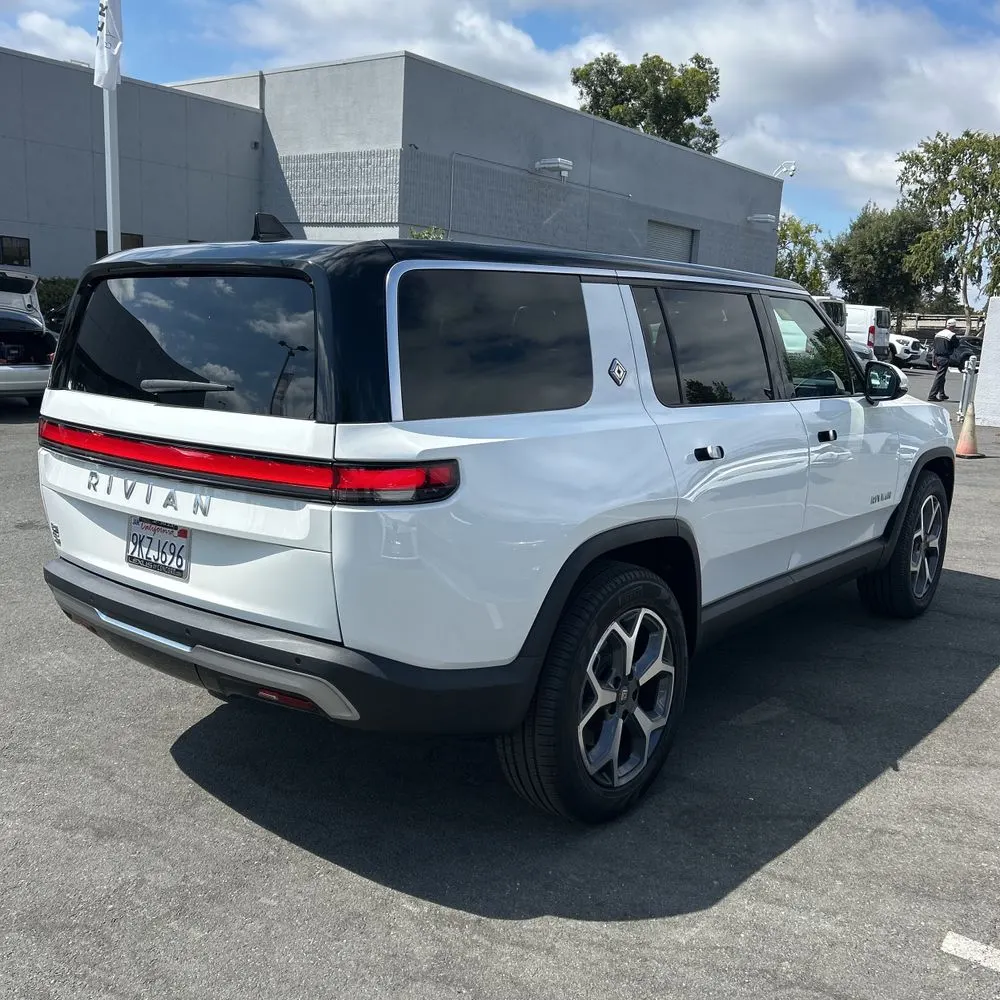 2024 Rivian R1S Adventure Dual-Motor