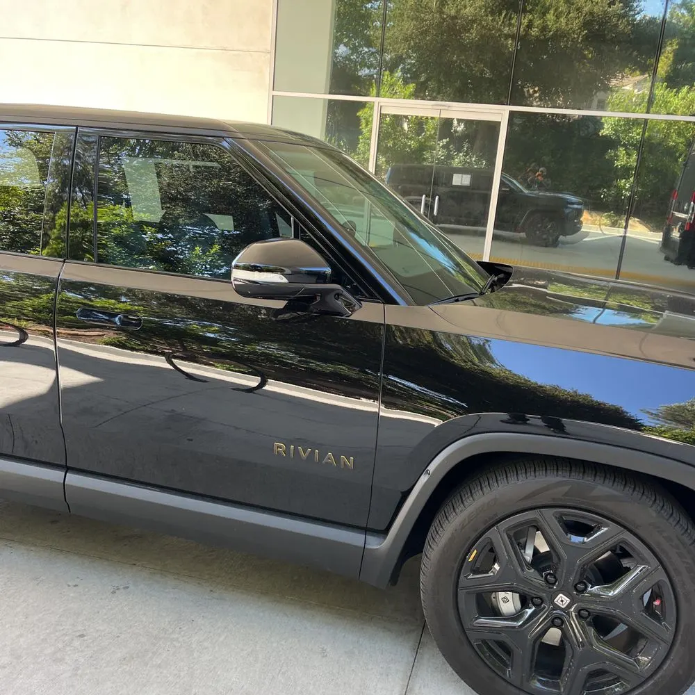 2024 Rivian R1S Adventure Dual-Motor