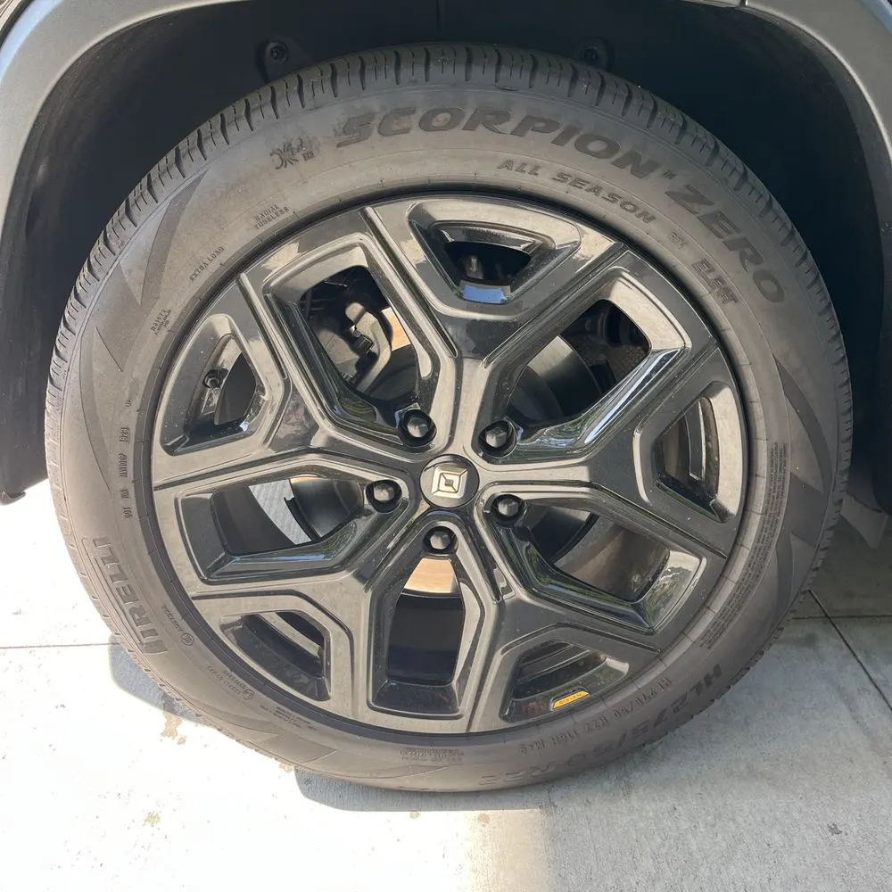 2024 Rivian R1S Adventure Dual-Motor