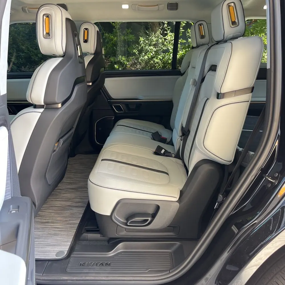 2024 Rivian R1S Adventure Dual-Motor