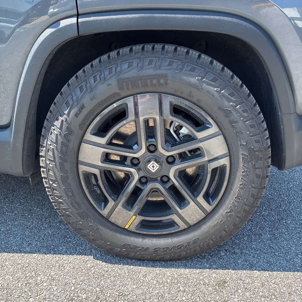 2025 Rivian R1S Adventure Dual-Motor