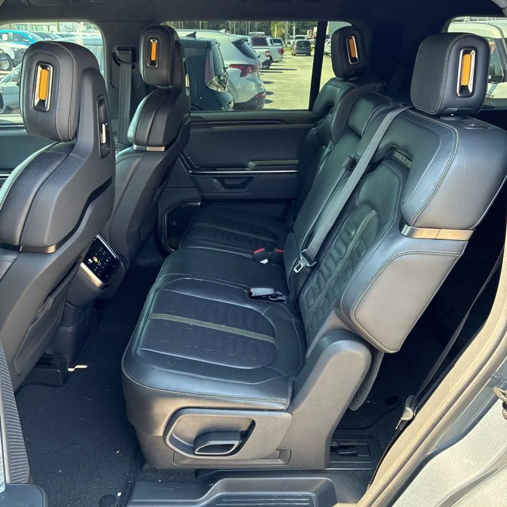 2025 Rivian R1S Adventure Dual-Motor