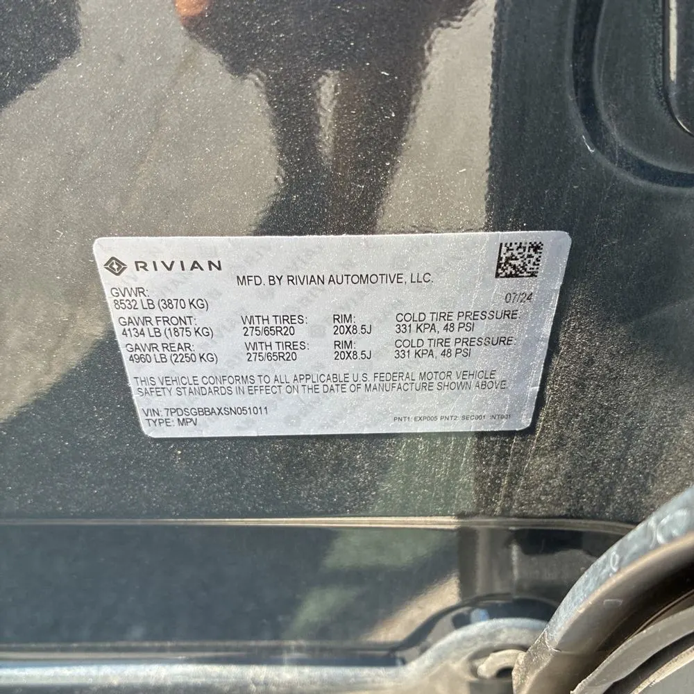 2025 Rivian R1S Adventure Dual-Motor