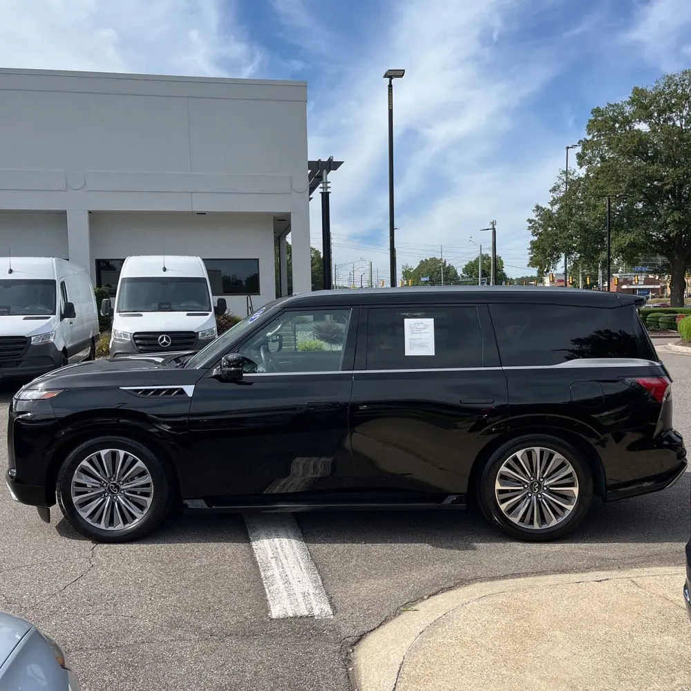 2025 INFINITI QX80 Luxe