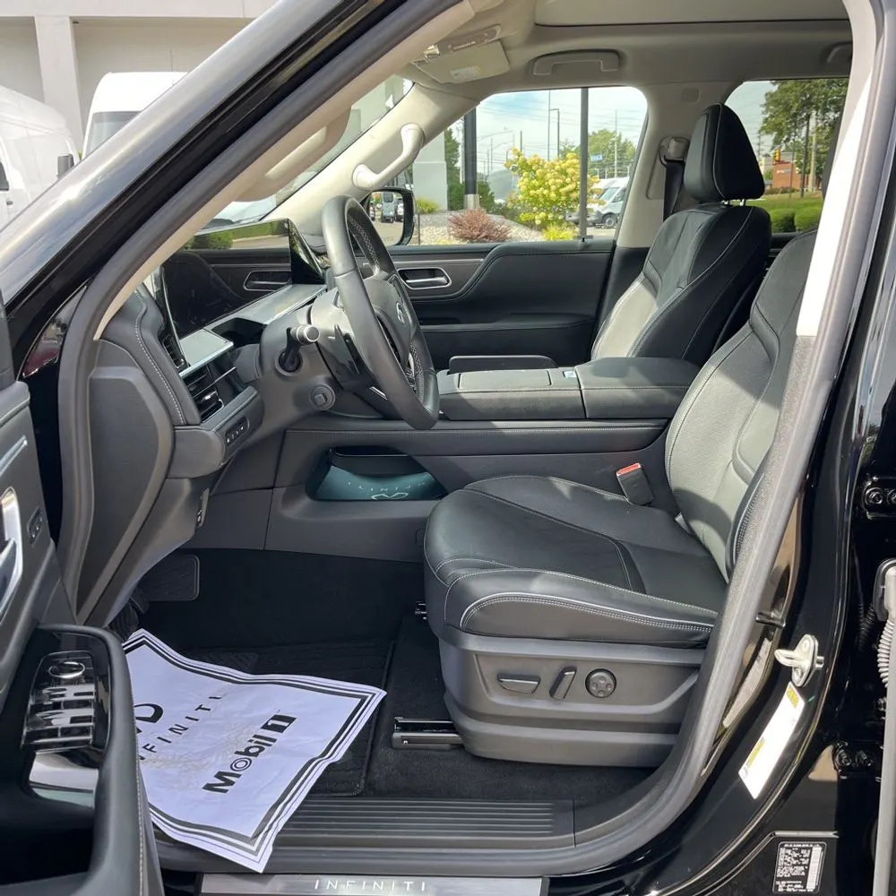 2025 INFINITI QX80 Luxe