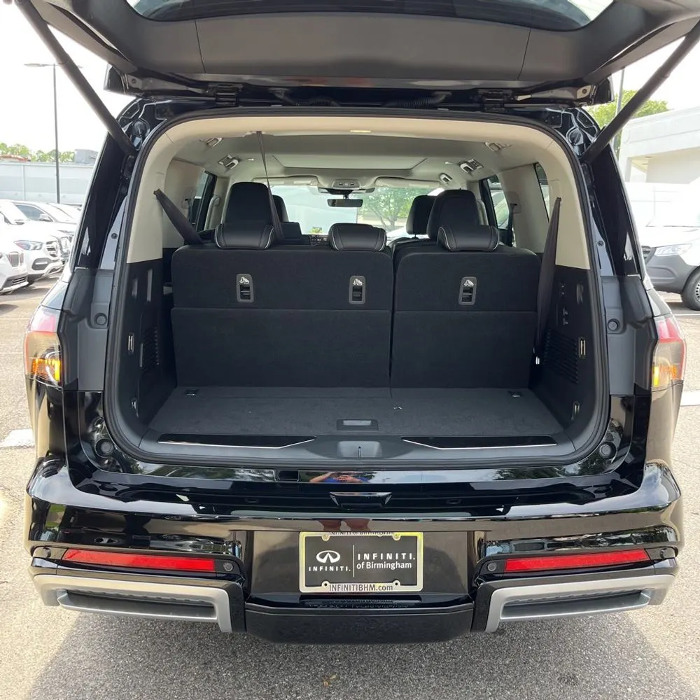 2025 INFINITI QX80 Luxe