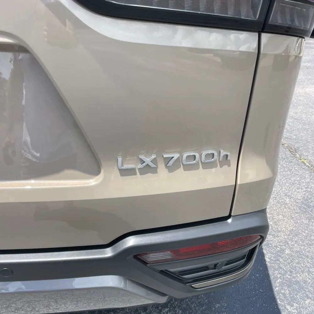 2025 Lexus LX 700h Overtrail