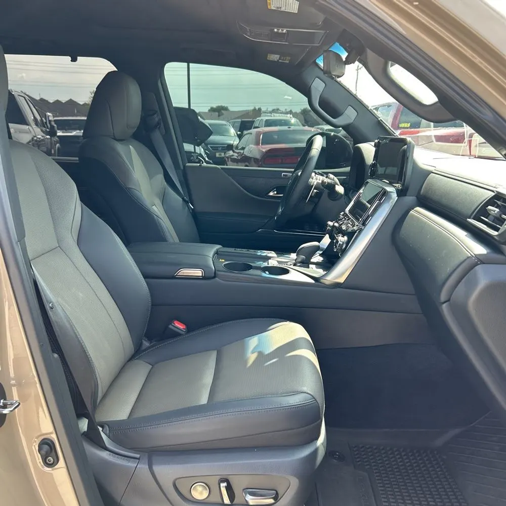 2025 Lexus LX 700h Overtrail