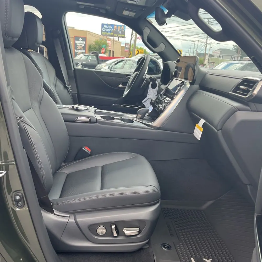 2025 Lexus LX 700h Overtrail