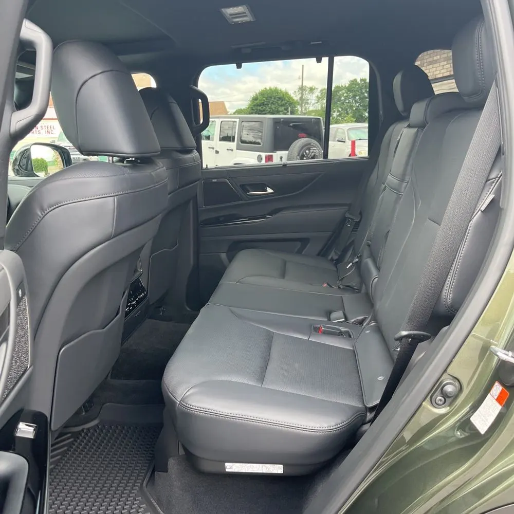 2025 Lexus LX 700h Overtrail