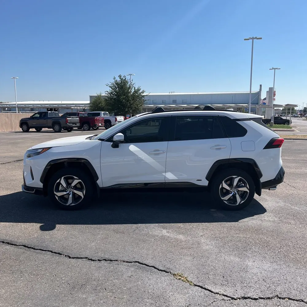2025 Toyota RAV4 Plug-in Hybrid SE