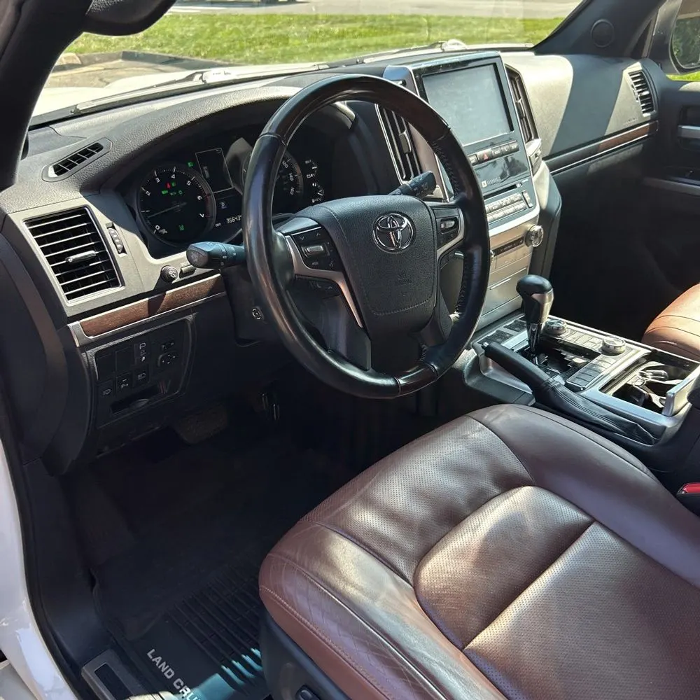 2019 Toyota Land Cruiser Base