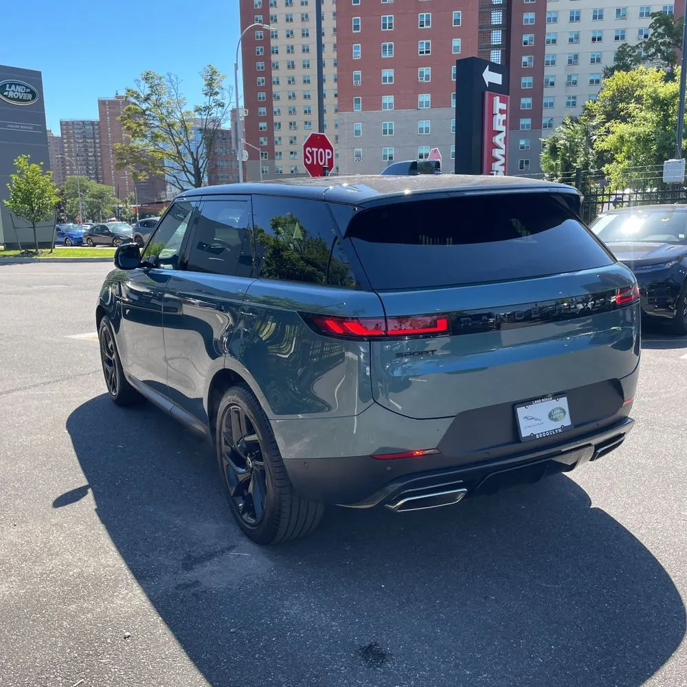 2024 Land Rover Range Rover Sport P360 SE