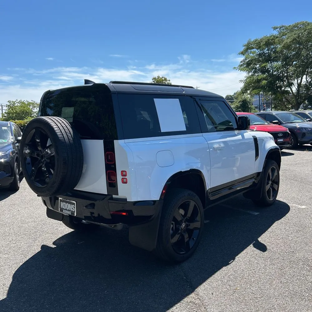 2025 Land Rover Defender 90 P400 X-Dynamic SE
