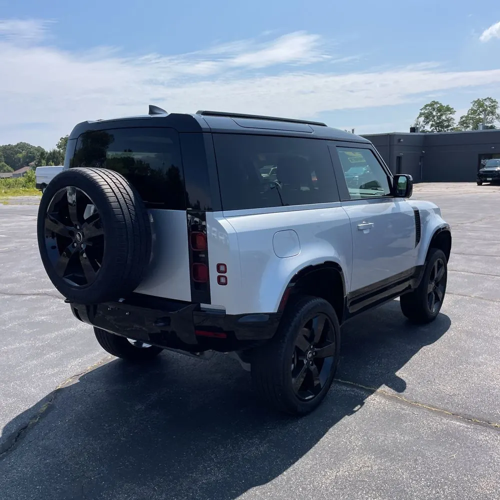 2024 Land Rover Defender 90 P400 X-Dynamic SE