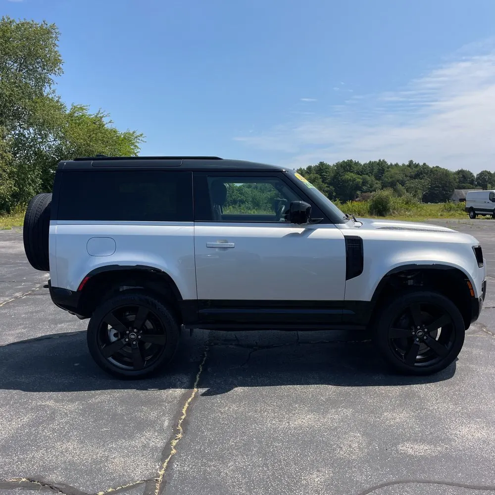 2024 Land Rover Defender 90 P400 X-Dynamic SE