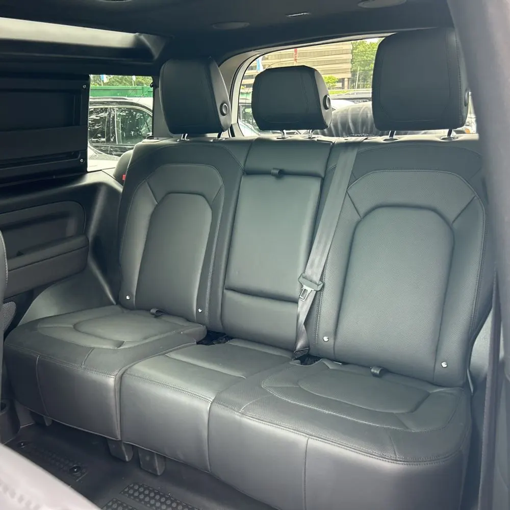2024 Land Rover Defender 90 P400 X-Dynamic SE