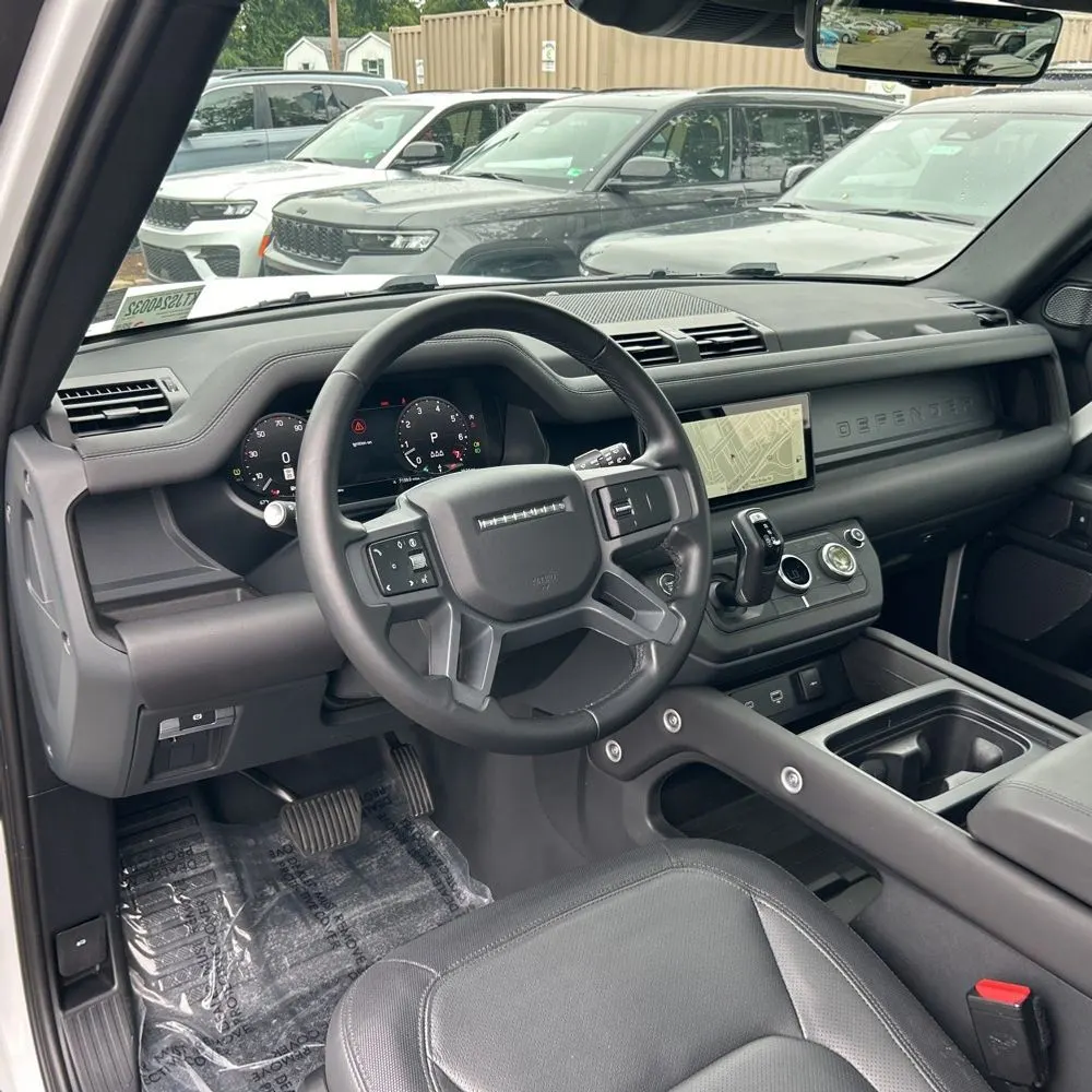 2024 Land Rover Defender 90 P400 X-Dynamic SE