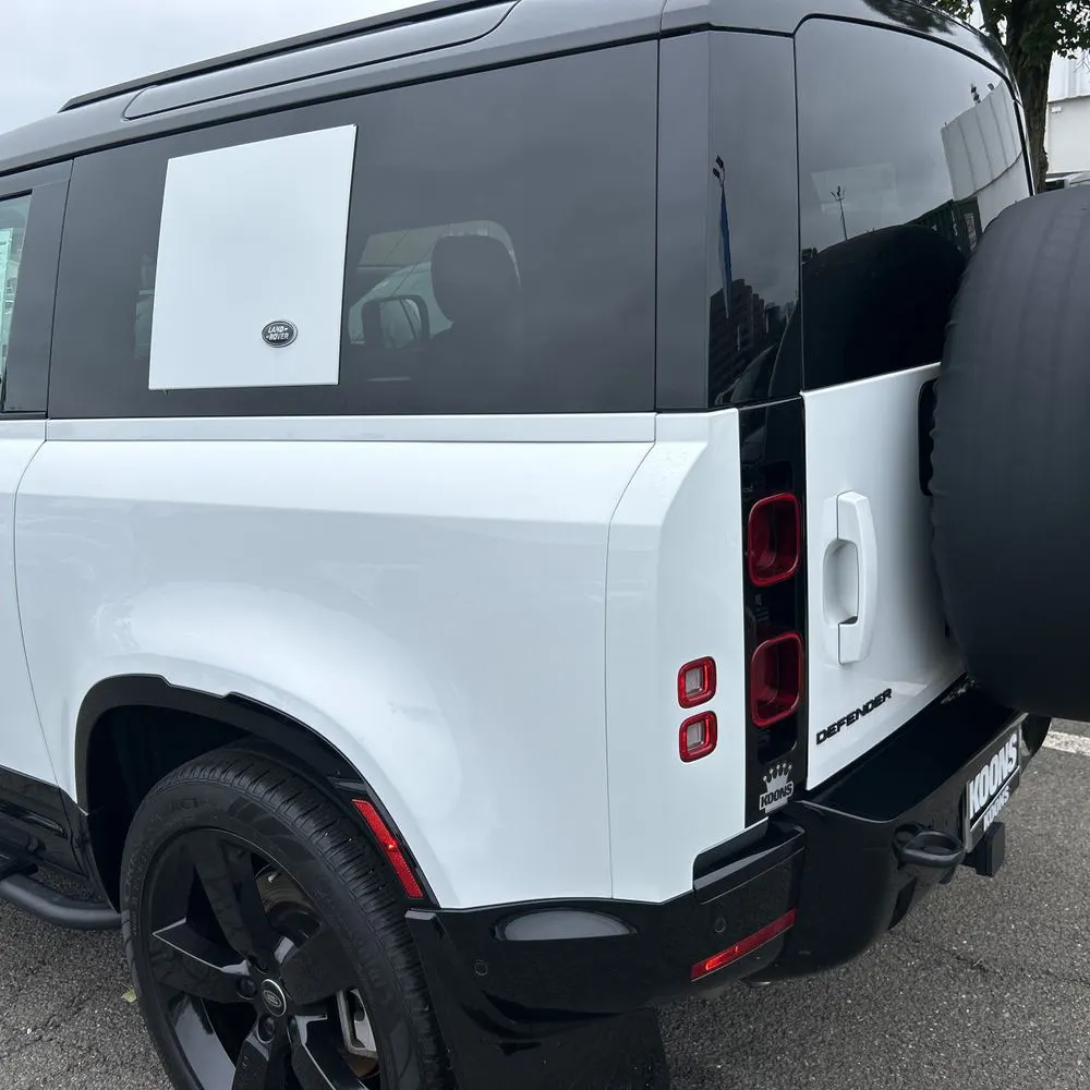 2024 Land Rover Defender 90 P400 X-Dynamic SE