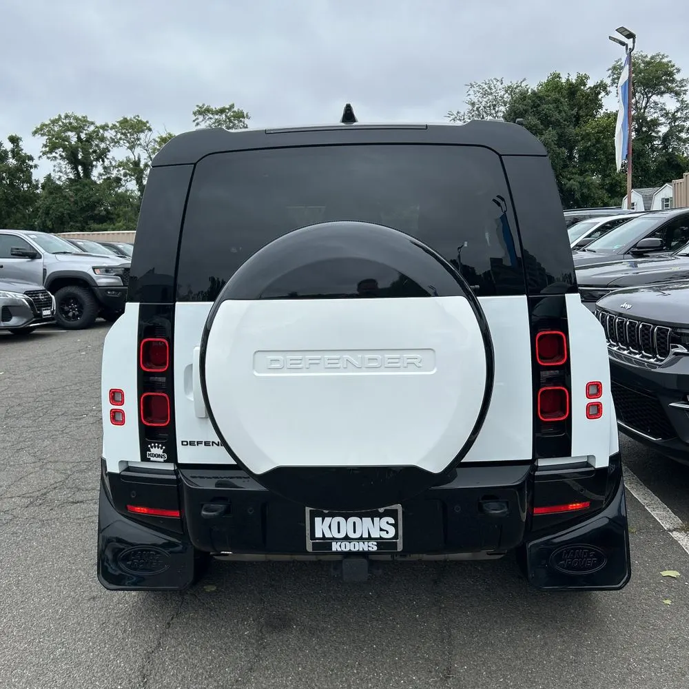 2024 Land Rover Defender 90 P400 X-Dynamic SE