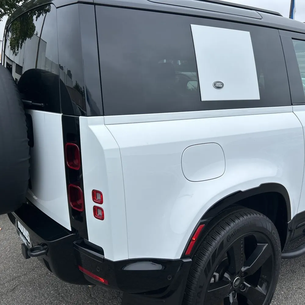 2024 Land Rover Defender 90 P400 X-Dynamic SE