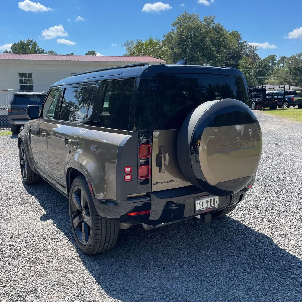 2025 Land Rover Defender 110 X-Dyn SE P400