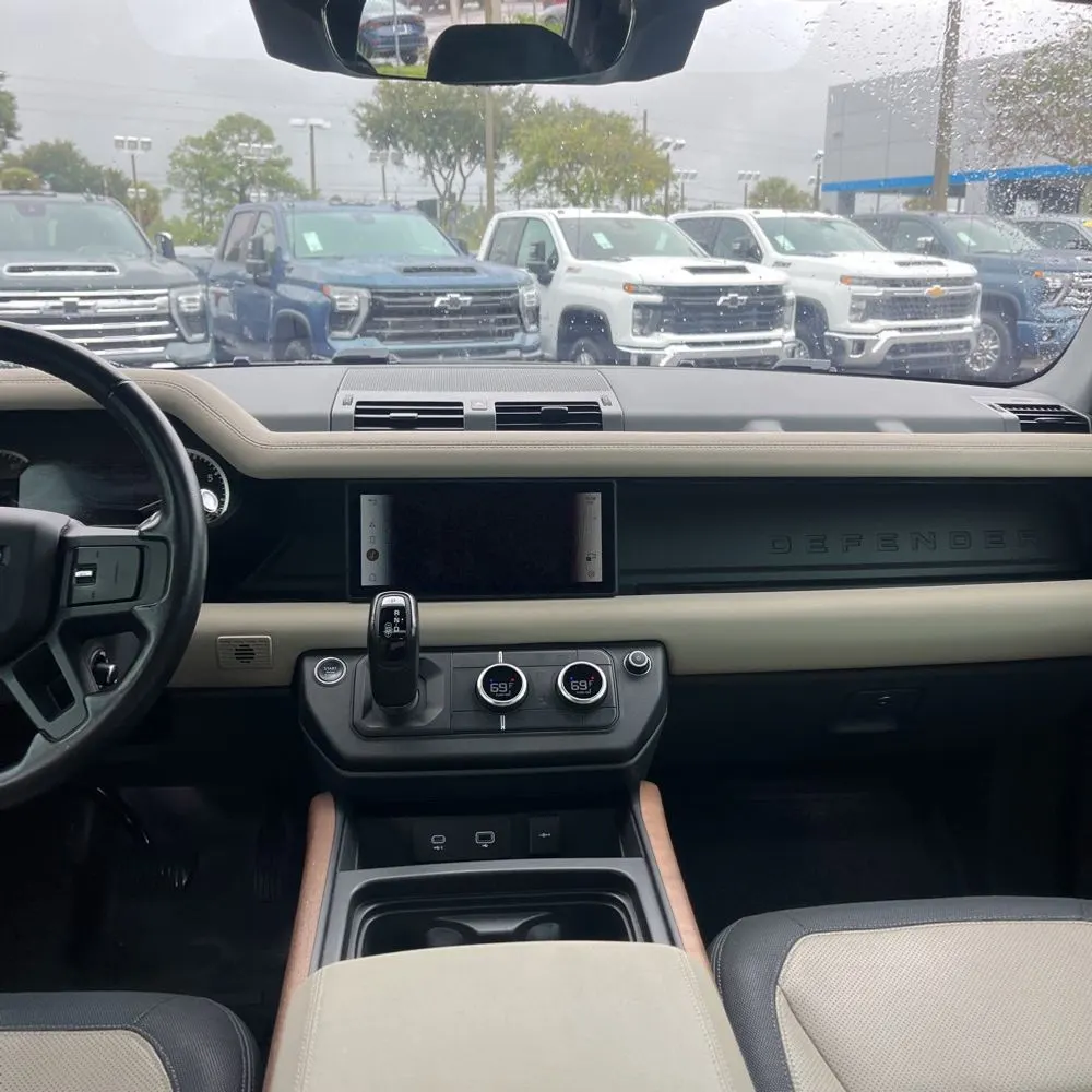 2022 Land Rover Defender 110 X-Dynamic SE