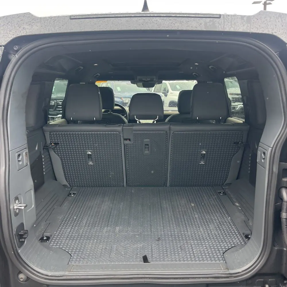 2022 Land Rover Defender 110 X-Dynamic SE