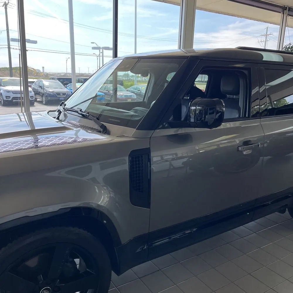 2023 Land Rover Defender 130 X-Dynamic SE