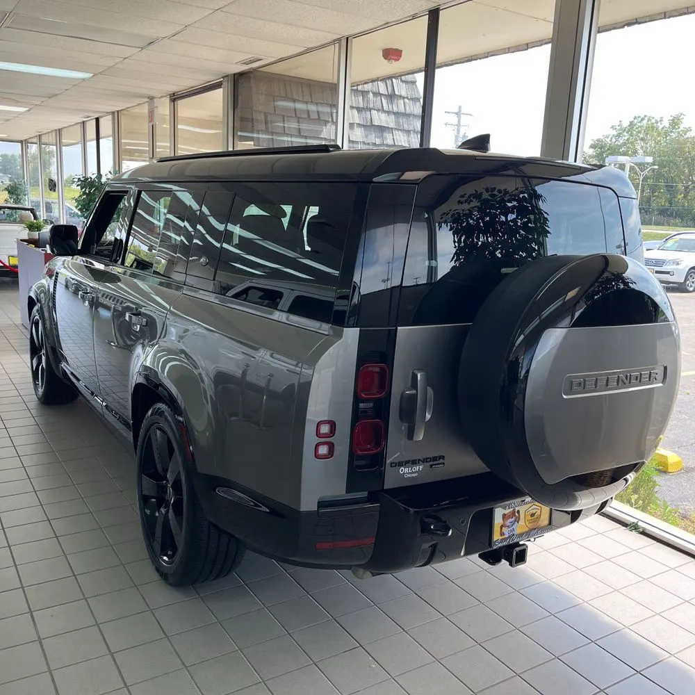 2023 Land Rover Defender 130 X-Dynamic SE