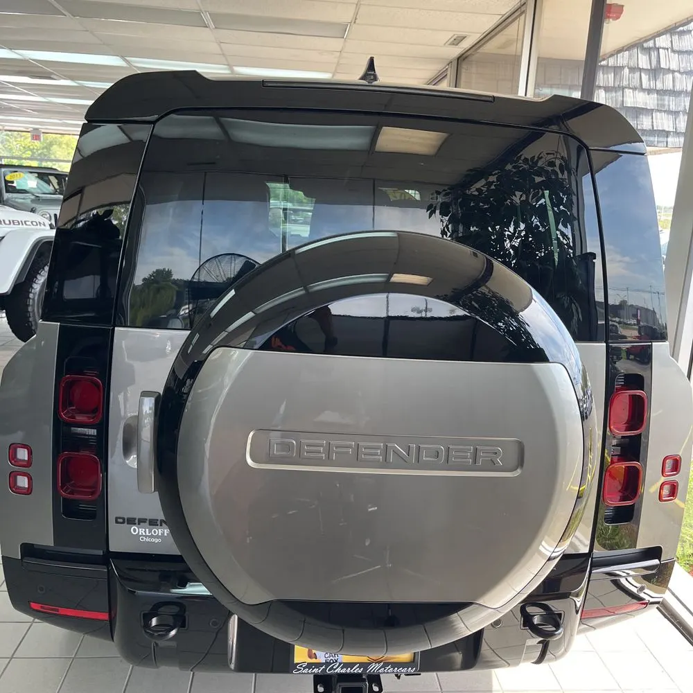 2023 Land Rover Defender 130 X-Dynamic SE