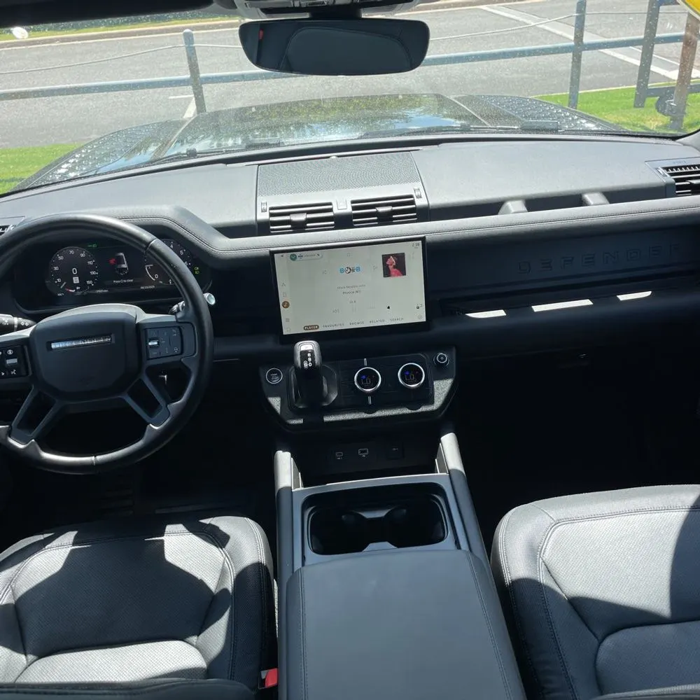2024 Land Rover Defender 130 P400 X-Dynamic SE