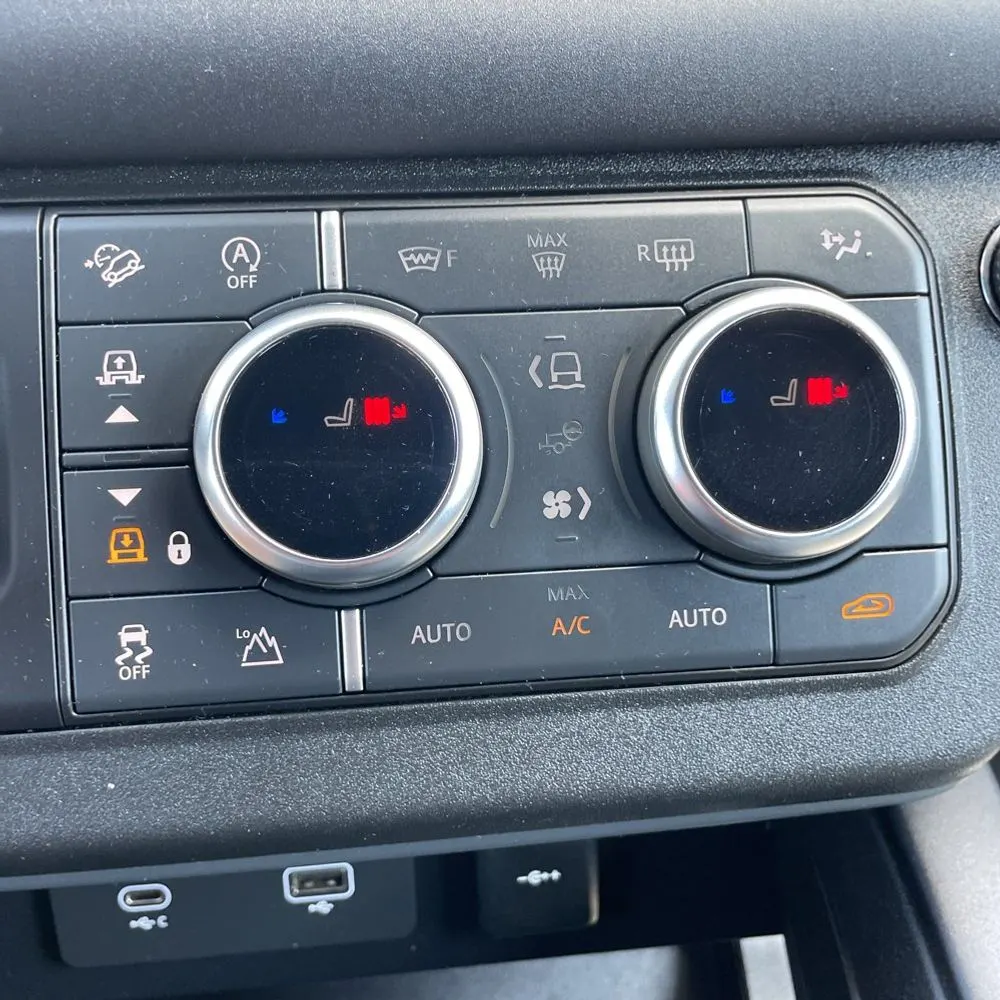 2024 Land Rover Defender 130 P400 X-Dynamic SE