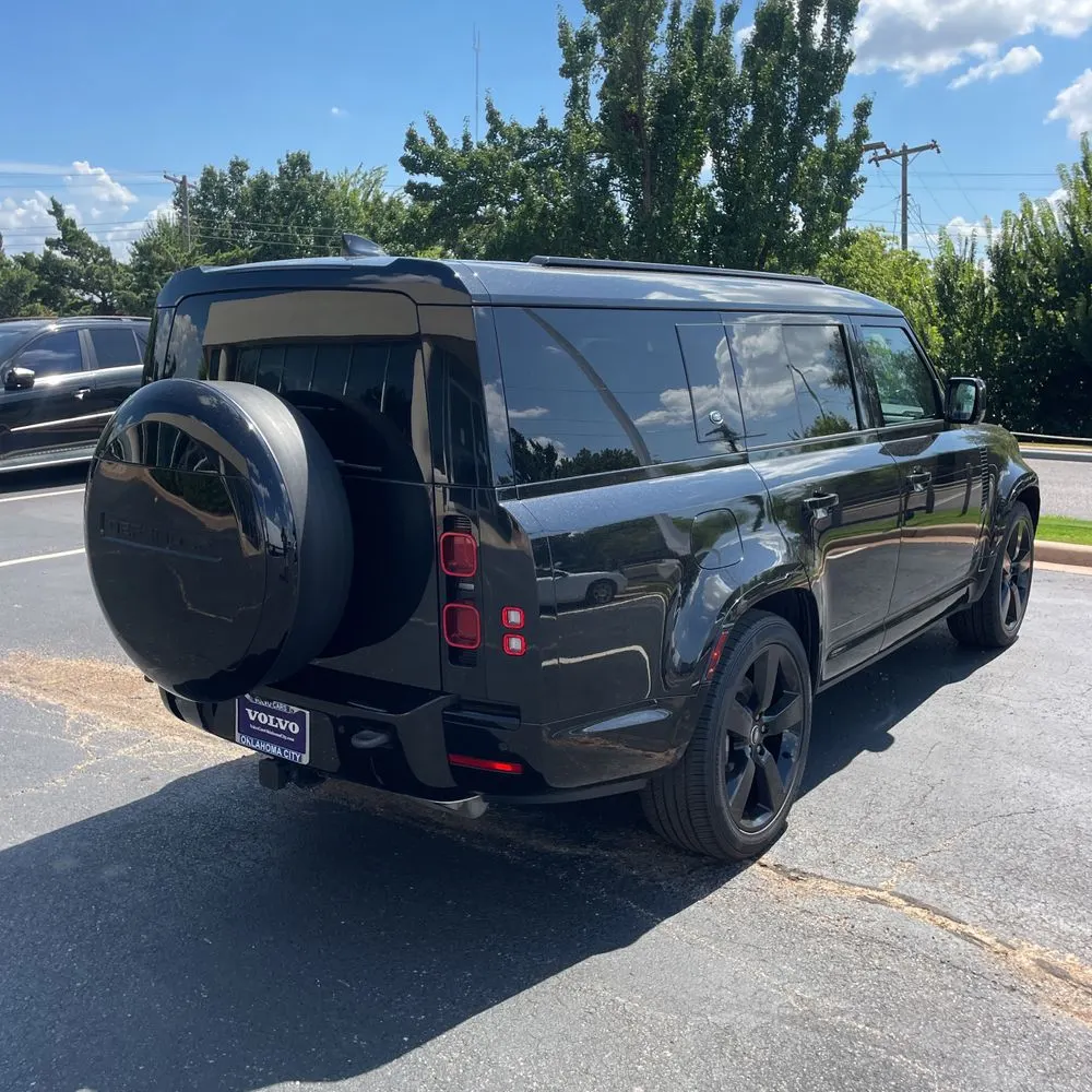 2024 Land Rover Defender 130 P400 X-Dynamic SE