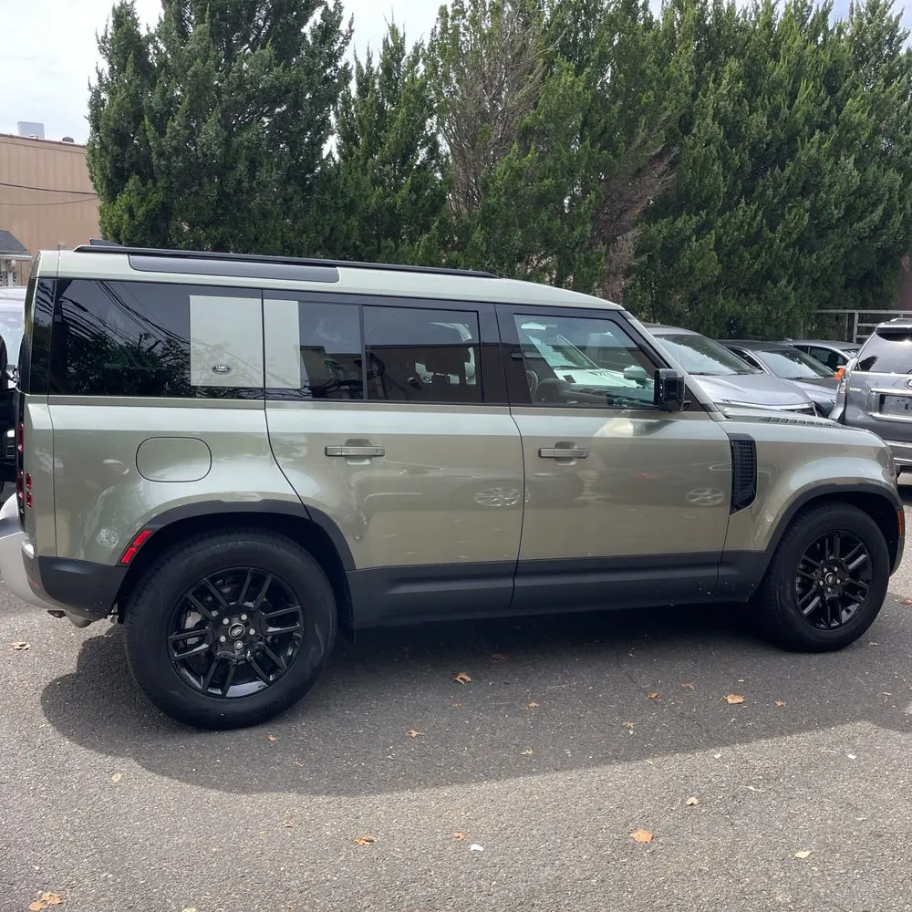 2024 Land Rover Defender 110 S P300
