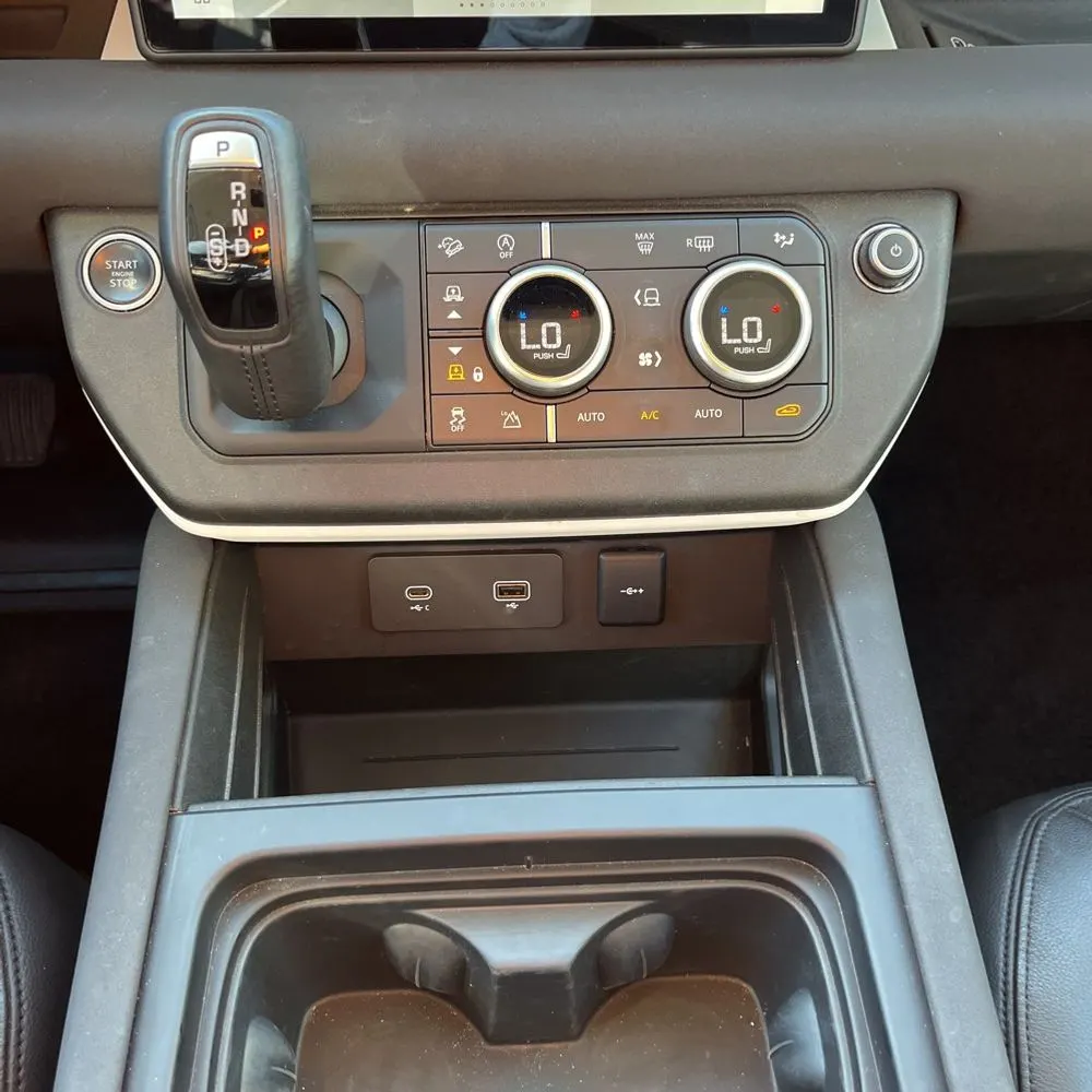 2023 Land Rover Defender 110 SE