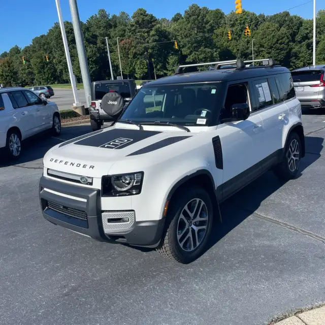 2022 Land Rover Defender 110 SE