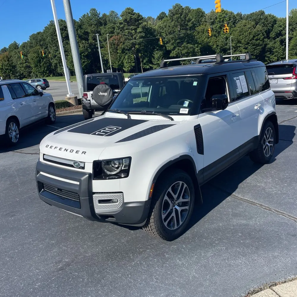 2022 Land Rover Defender 110 SE