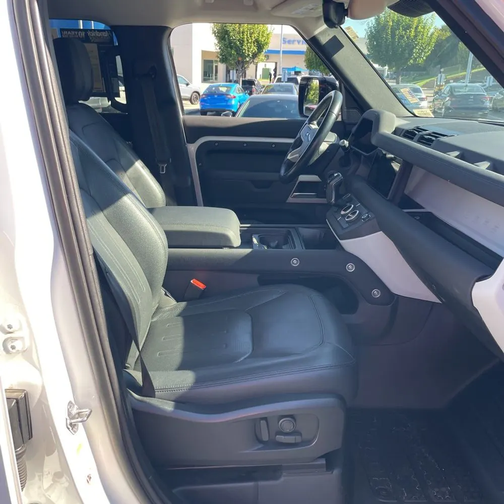 2022 Land Rover Defender 110 SE