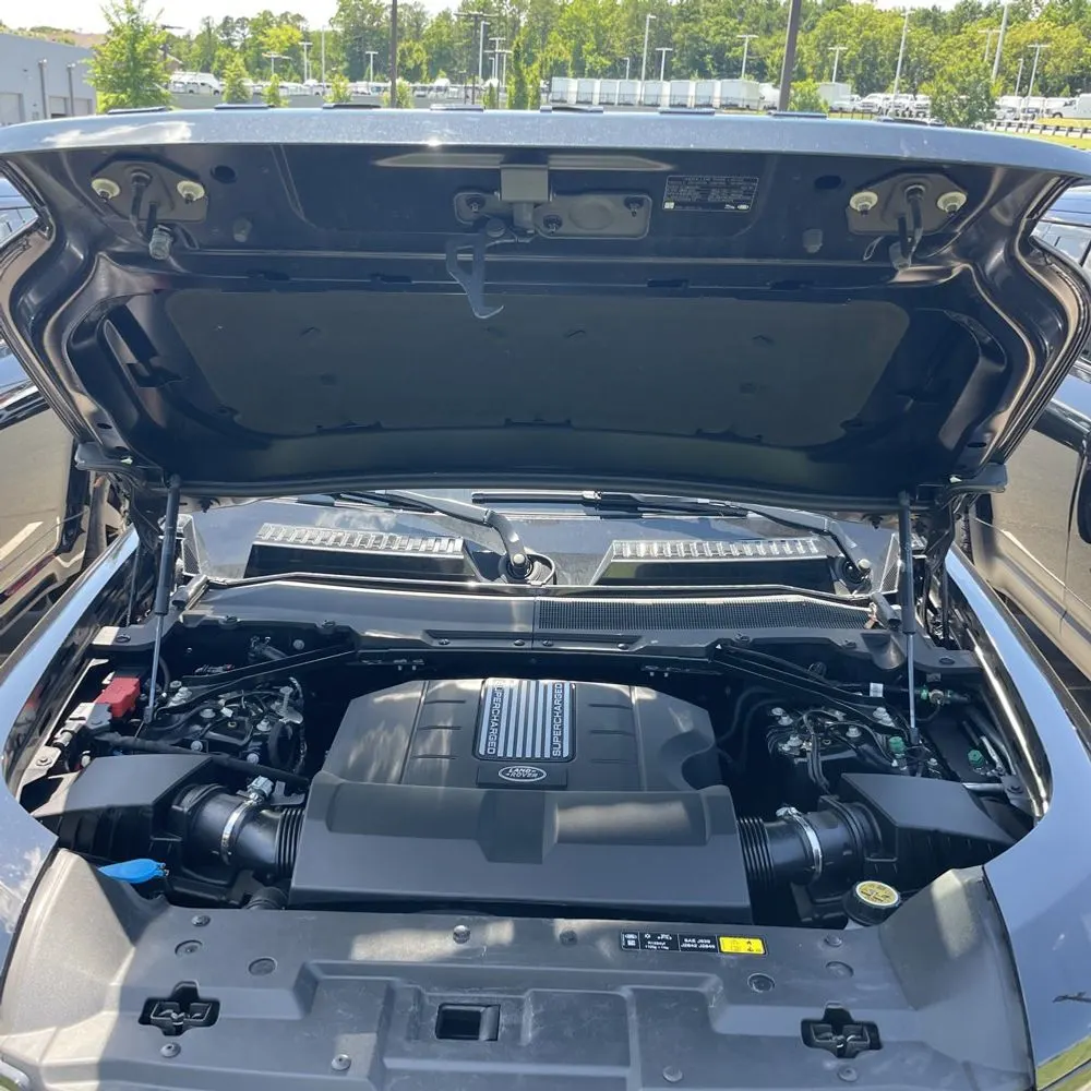 2024 Land Rover Defender 110 V8 P500 SE