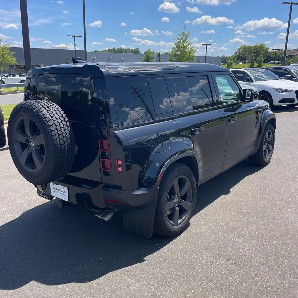2024 Land Rover Defender 110 V8 P500 SE