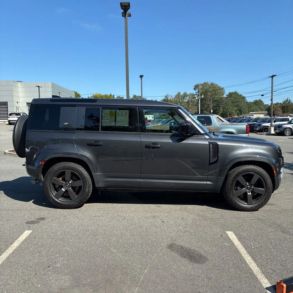 2024 Land Rover Defender 110 V8 P500 SE